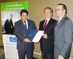 José Koechlin de Inkaterra con el Ministro de Comercio Exterior y Turismo, José Luis Silva
