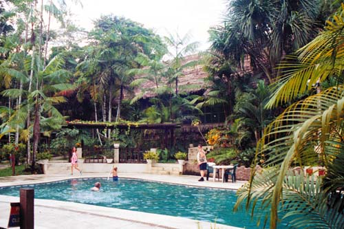 Ceiba Tops – piscina delante del comedor
